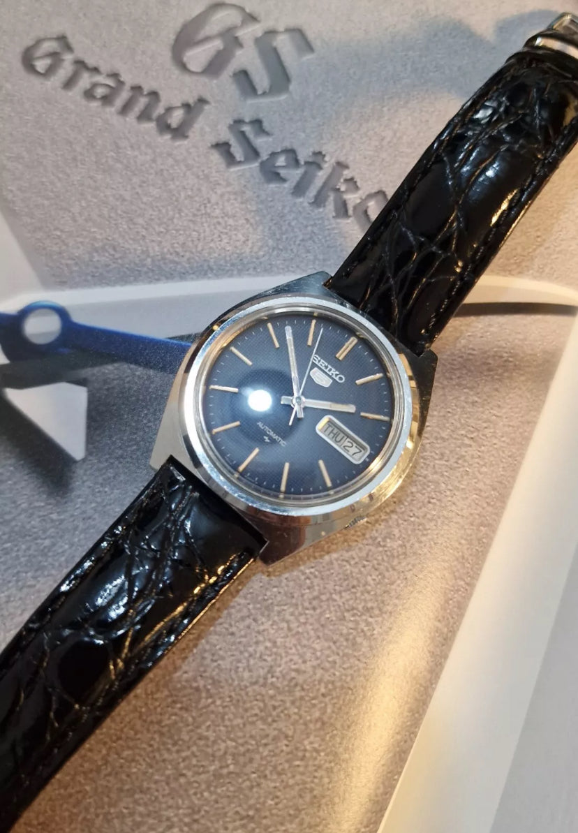 Seiko 5 Automatic Rare Dial 7009-8750